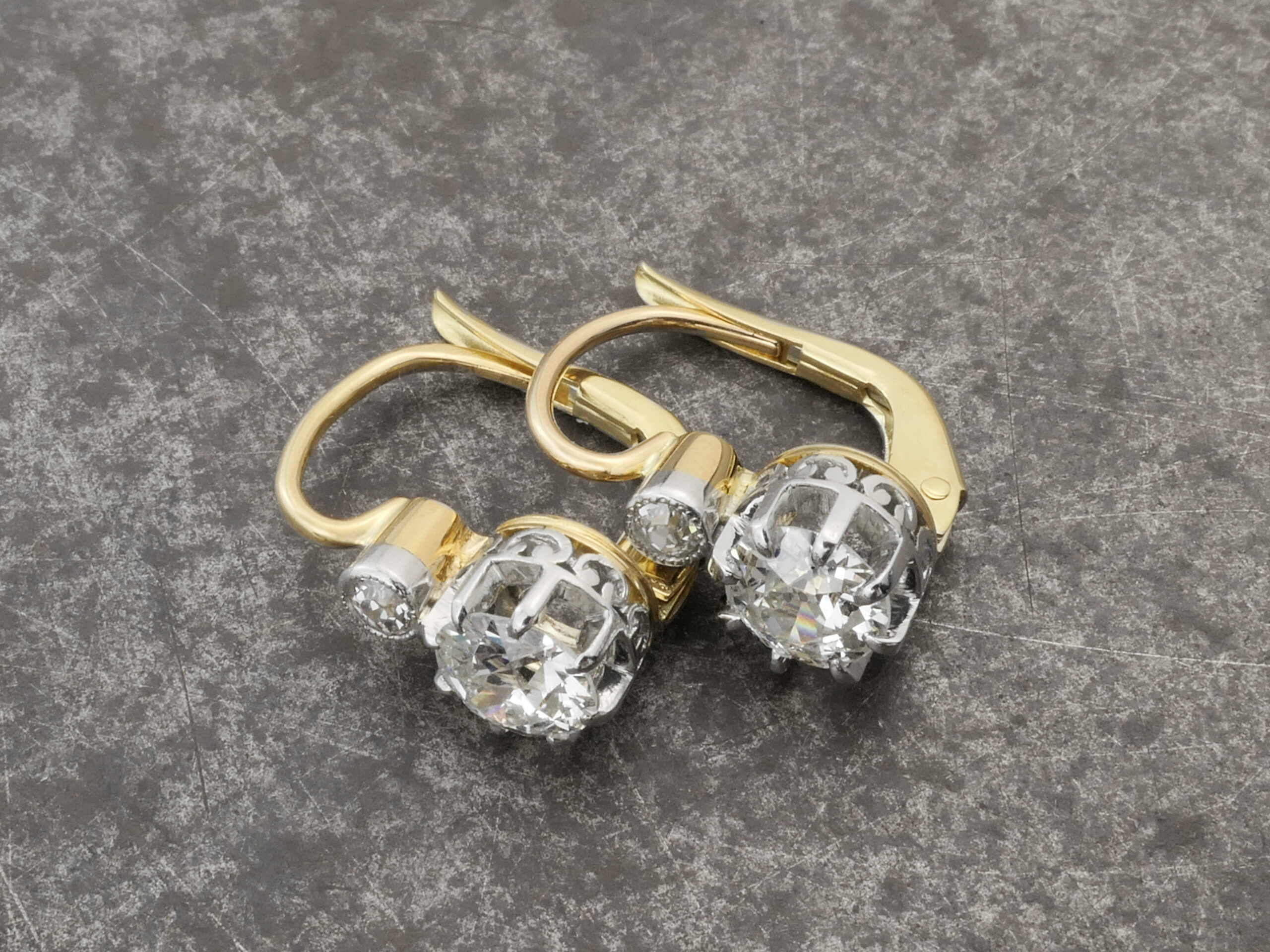 Ohrhänger in Platin und Gelbgold mit Diamanten