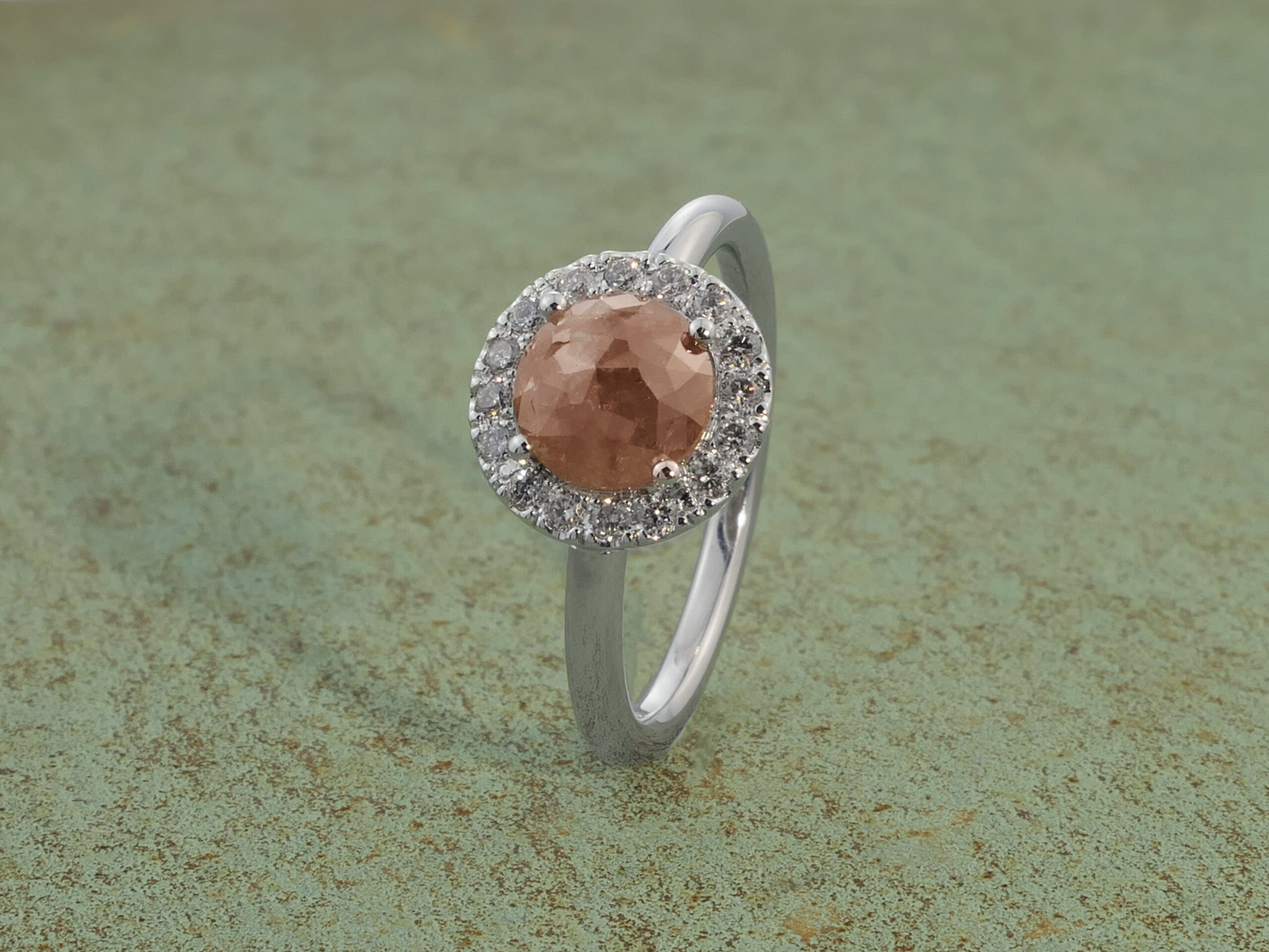 Diamantrose in Weissgold